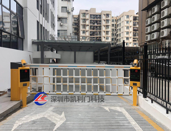 車牌識別雙機頭空降閘